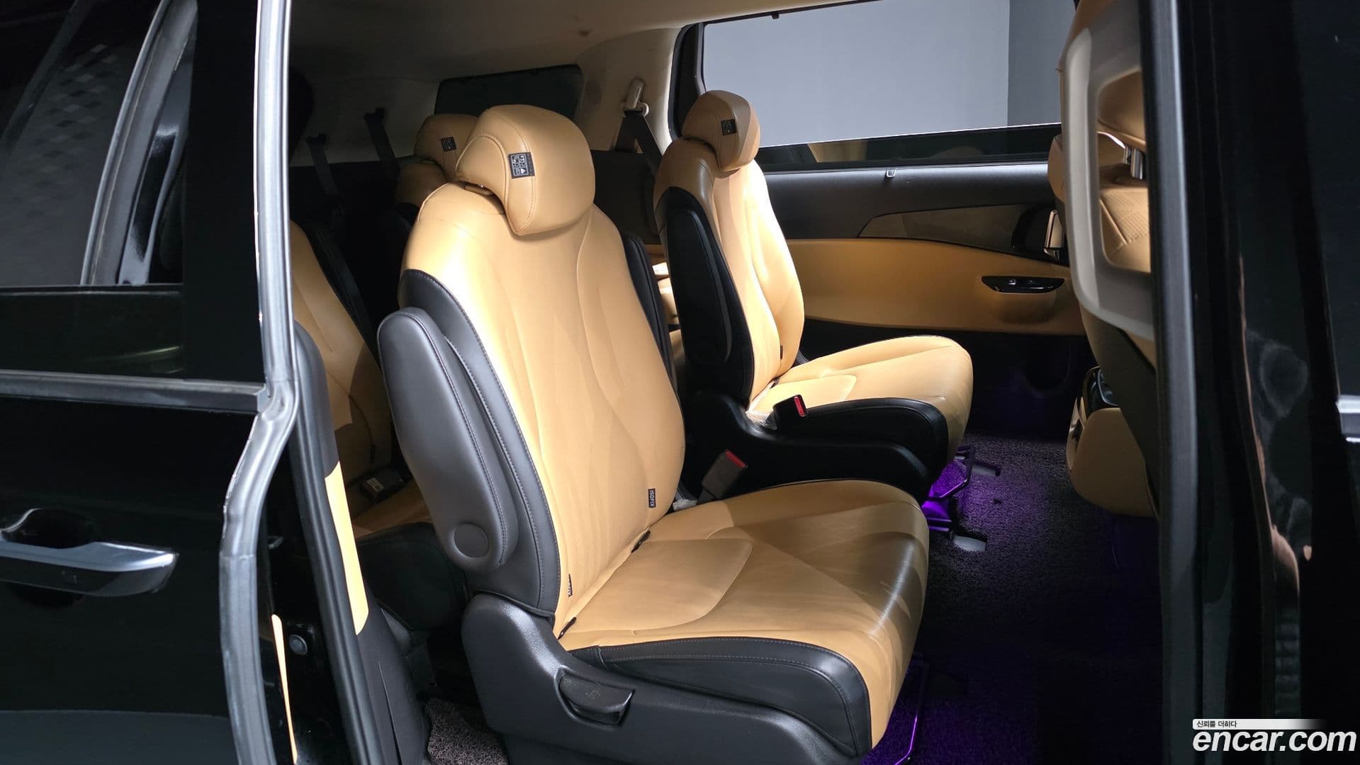 Main__Slider__Photo:Canival Kia 2022.0-11