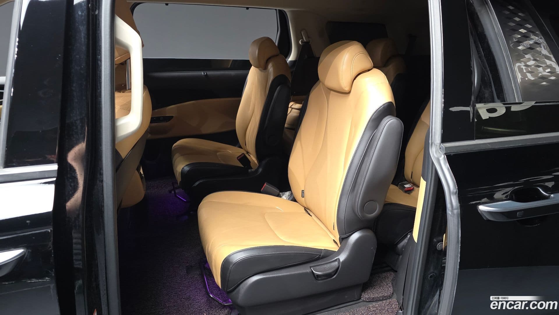Main__Slider__Photo:Canival Kia 2022.0-25