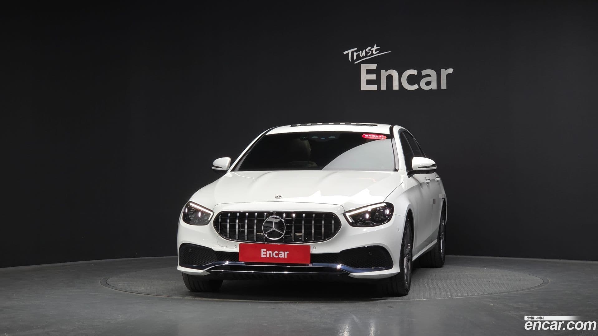 Main__Slider__Photo:E-Class Mercedes-Benz 2021.7-2