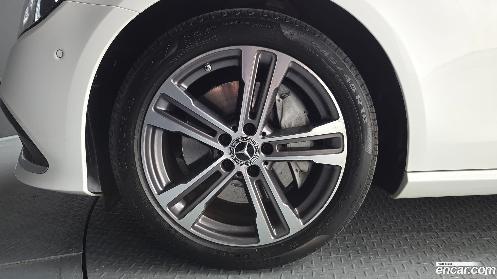 Main__Slider__Photo:E-Class Mercedes-Benz 2021.7-4