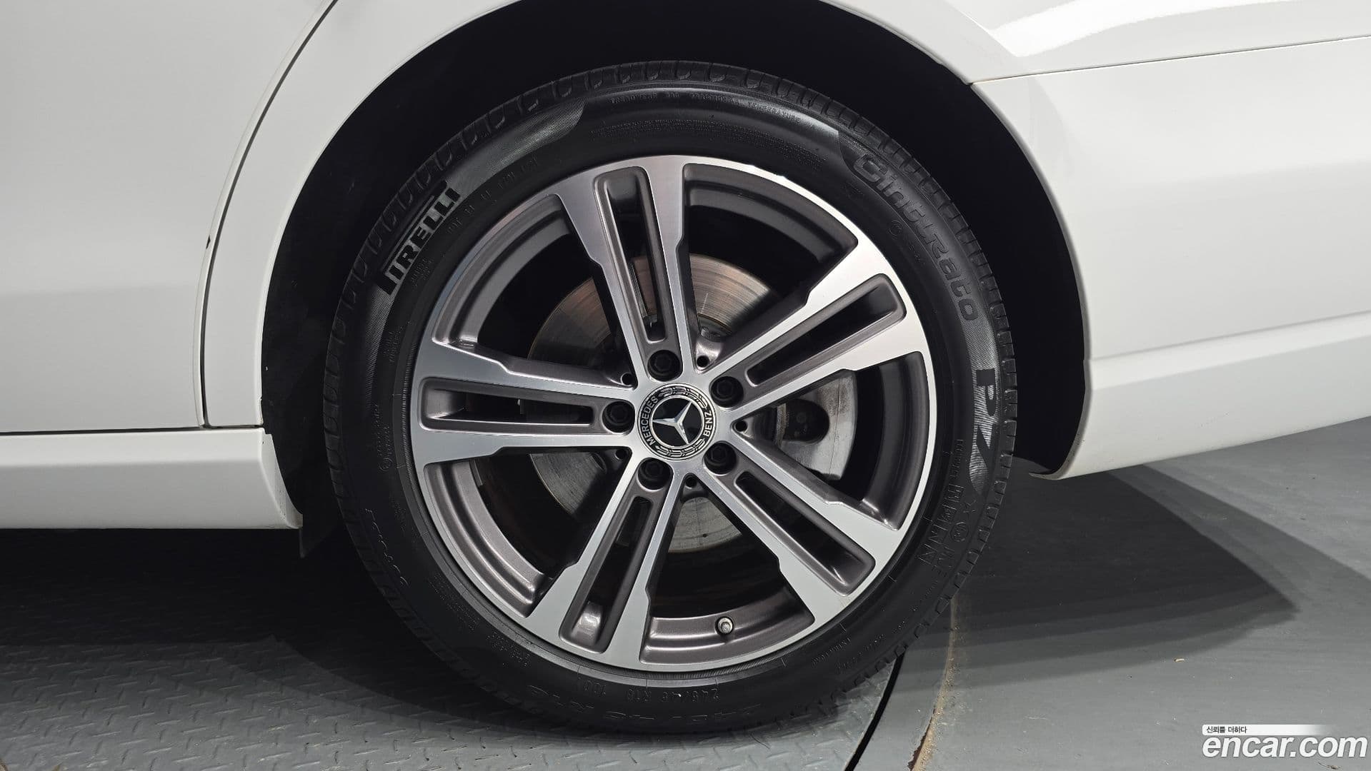 Main__Slider__Photo:E-Class Mercedes-Benz 2021.7-20