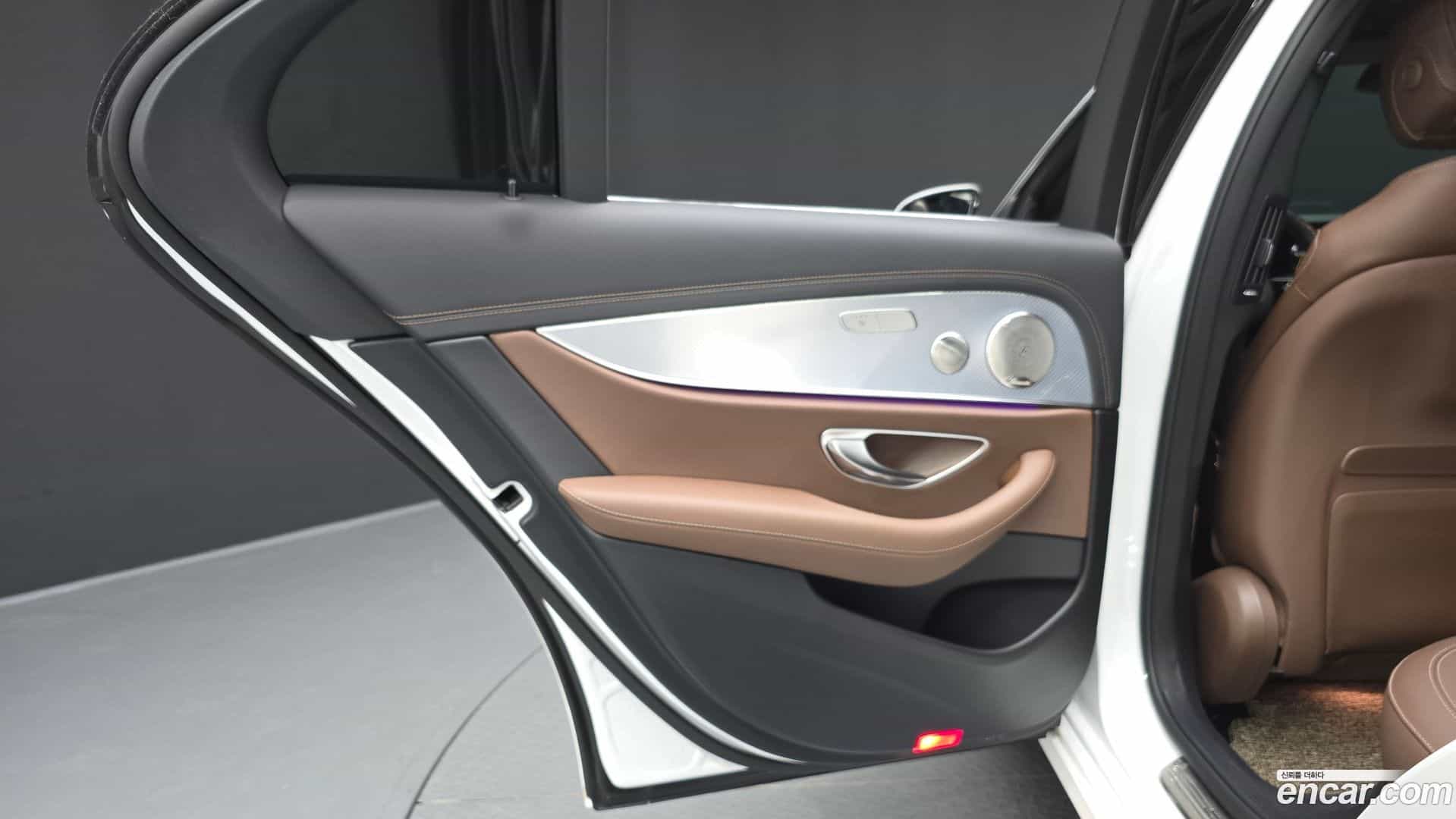 E-Class Mercedes-Benz 2021.7-INNER-035