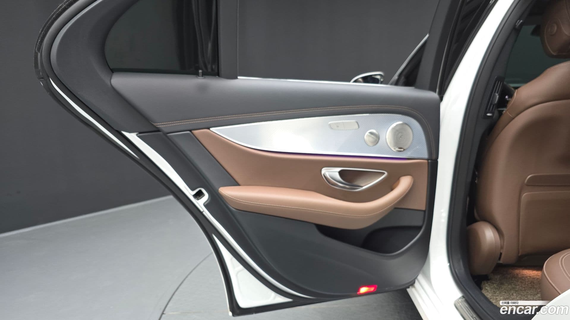 Main__Slider__Photo:E-Class Mercedes-Benz 2021.7-24