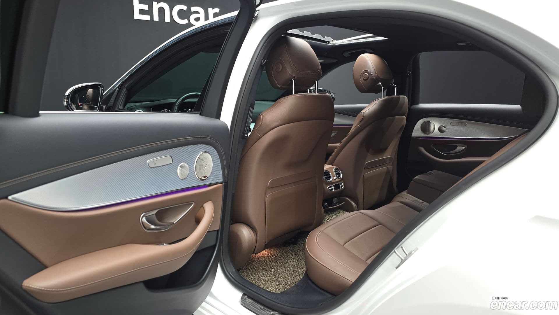 Main__Slider__Photo:E-Class Mercedes-Benz 2021.7-25