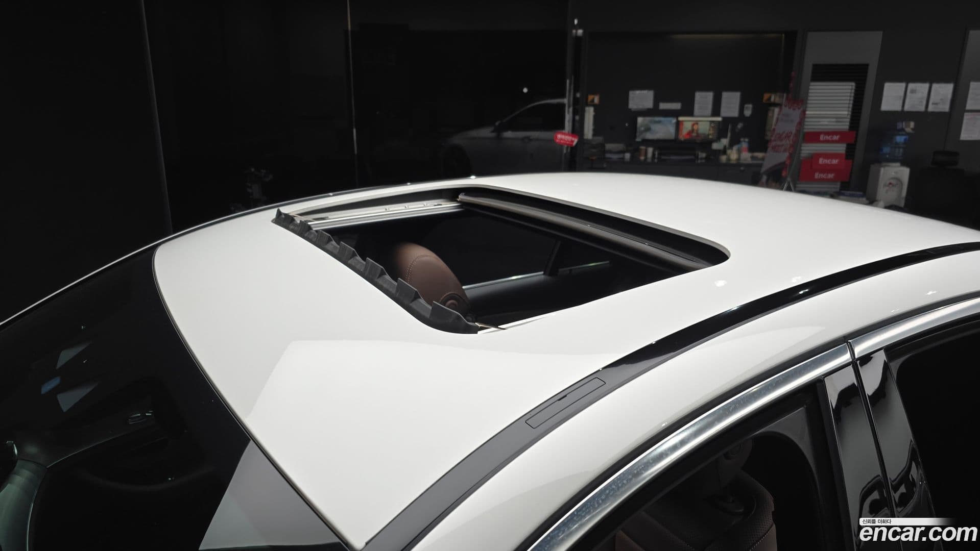 Main__Slider__Photo:E-Class Mercedes-Benz 2021.7-28