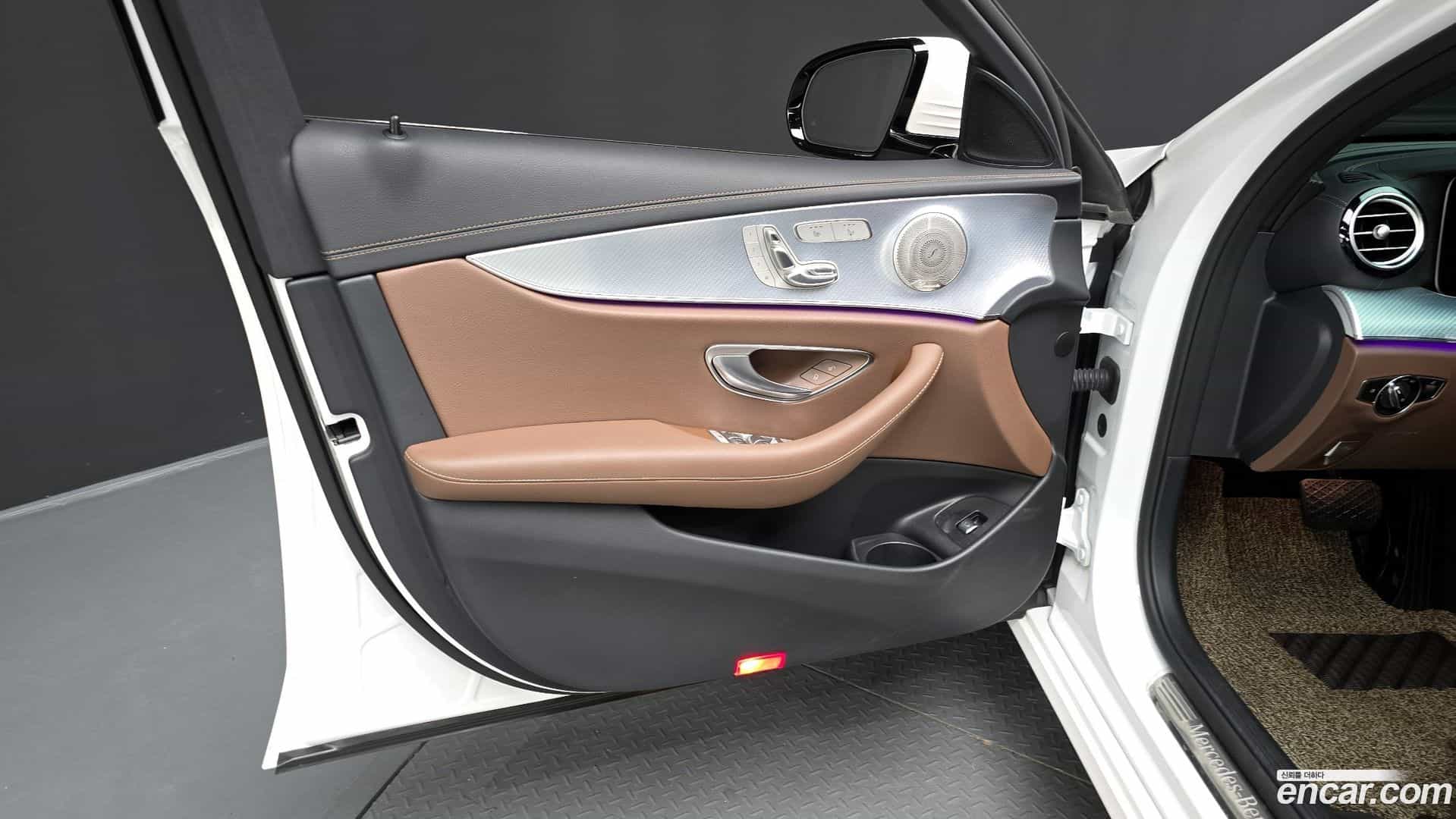E-Class Mercedes-Benz 2021.7-OPTION-046