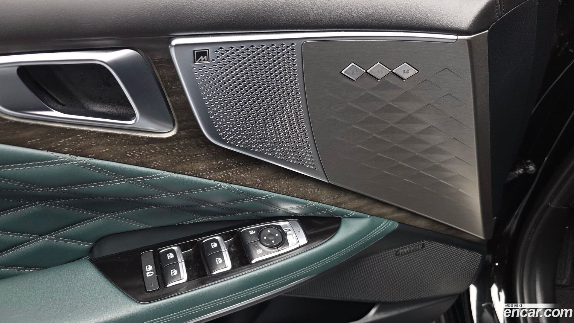 Main__Slider__Photo:K8 Kia 2024.0-28