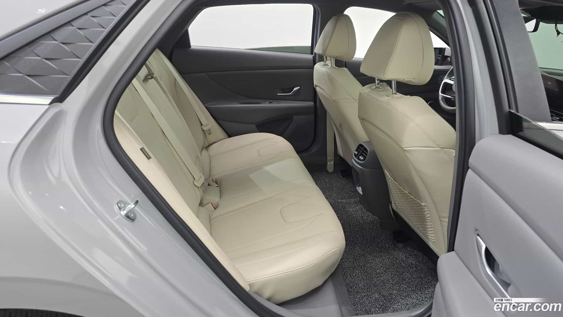 AVANTE Hyundai 2023.9-OPTION-015