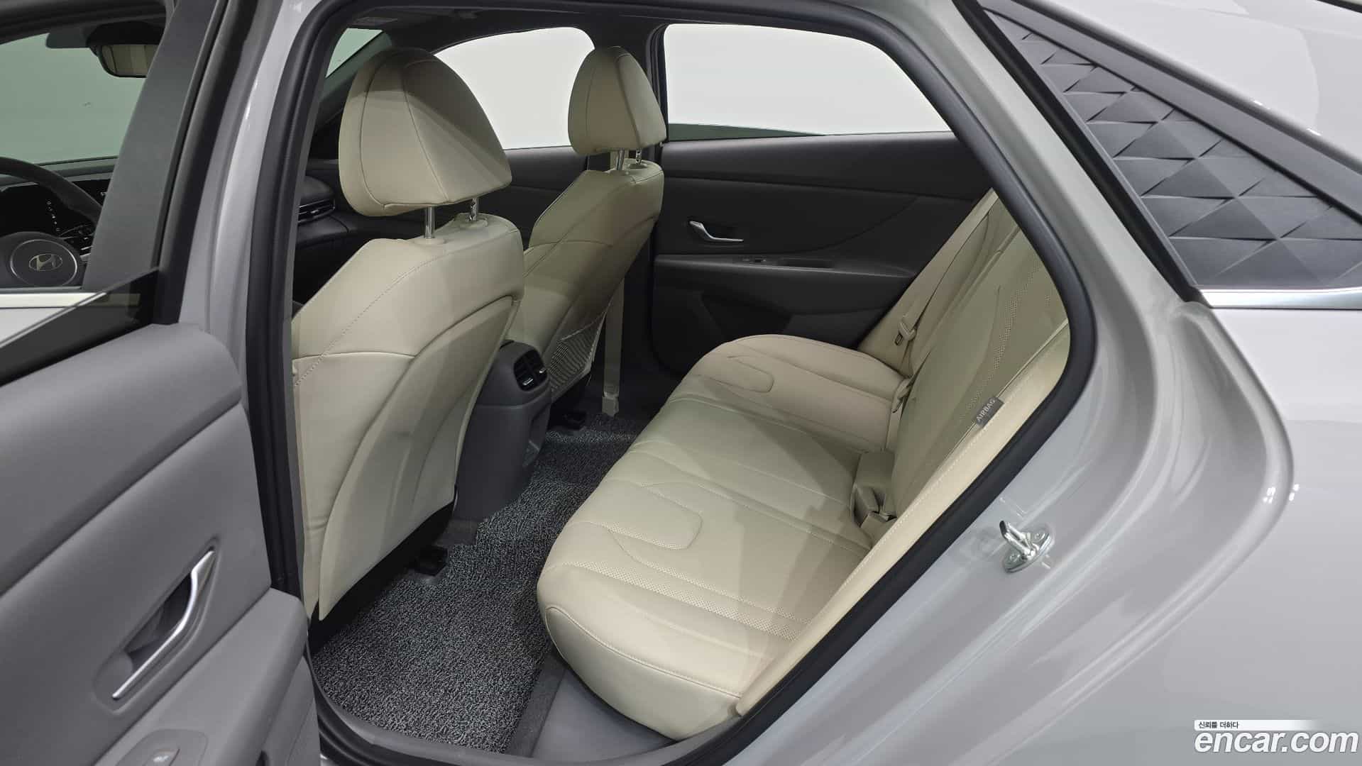 AVANTE Hyundai 2023.9-OPTION-016
