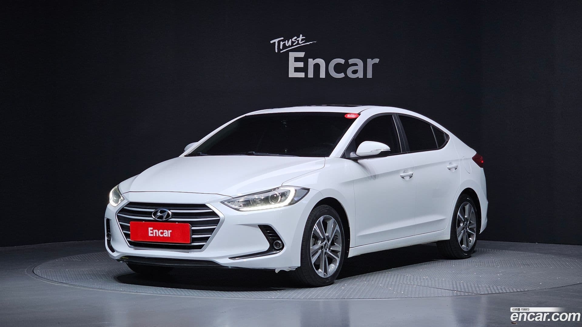 Main__Slider__Photo:AVANTE Hyundai 2017.8-0