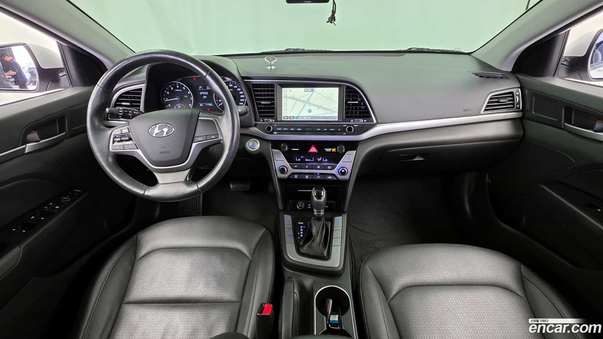 AVANTE Hyundai 2017.8-INNER-007