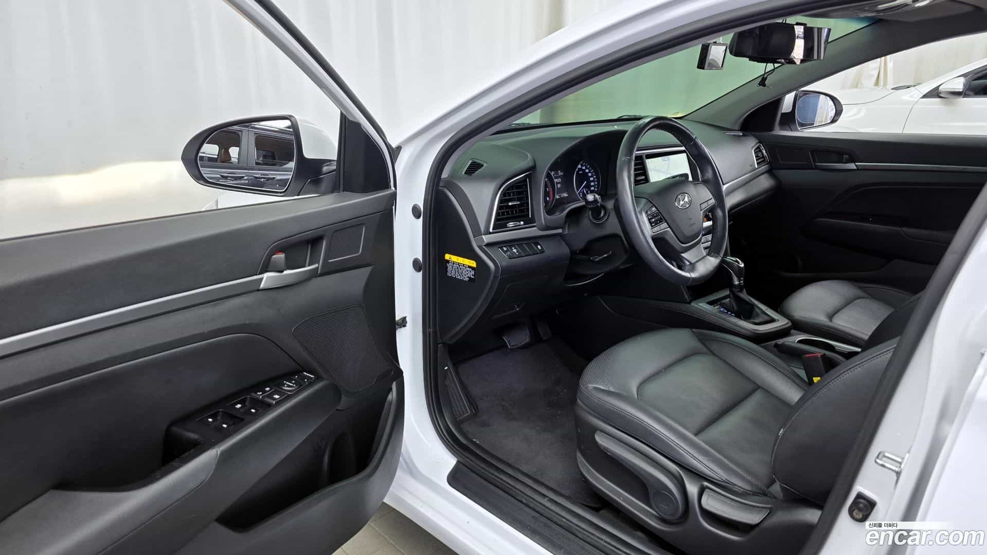 AVANTE Hyundai 2017.8-INNER-010