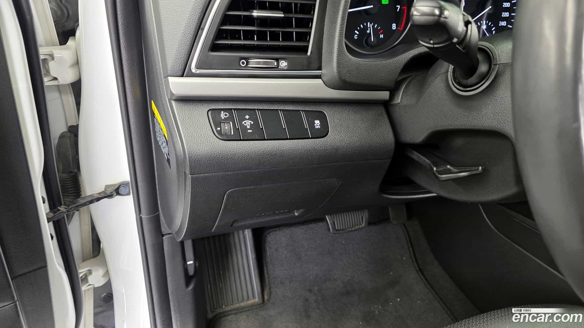 AVANTE Hyundai 2017.8-OPTION-020