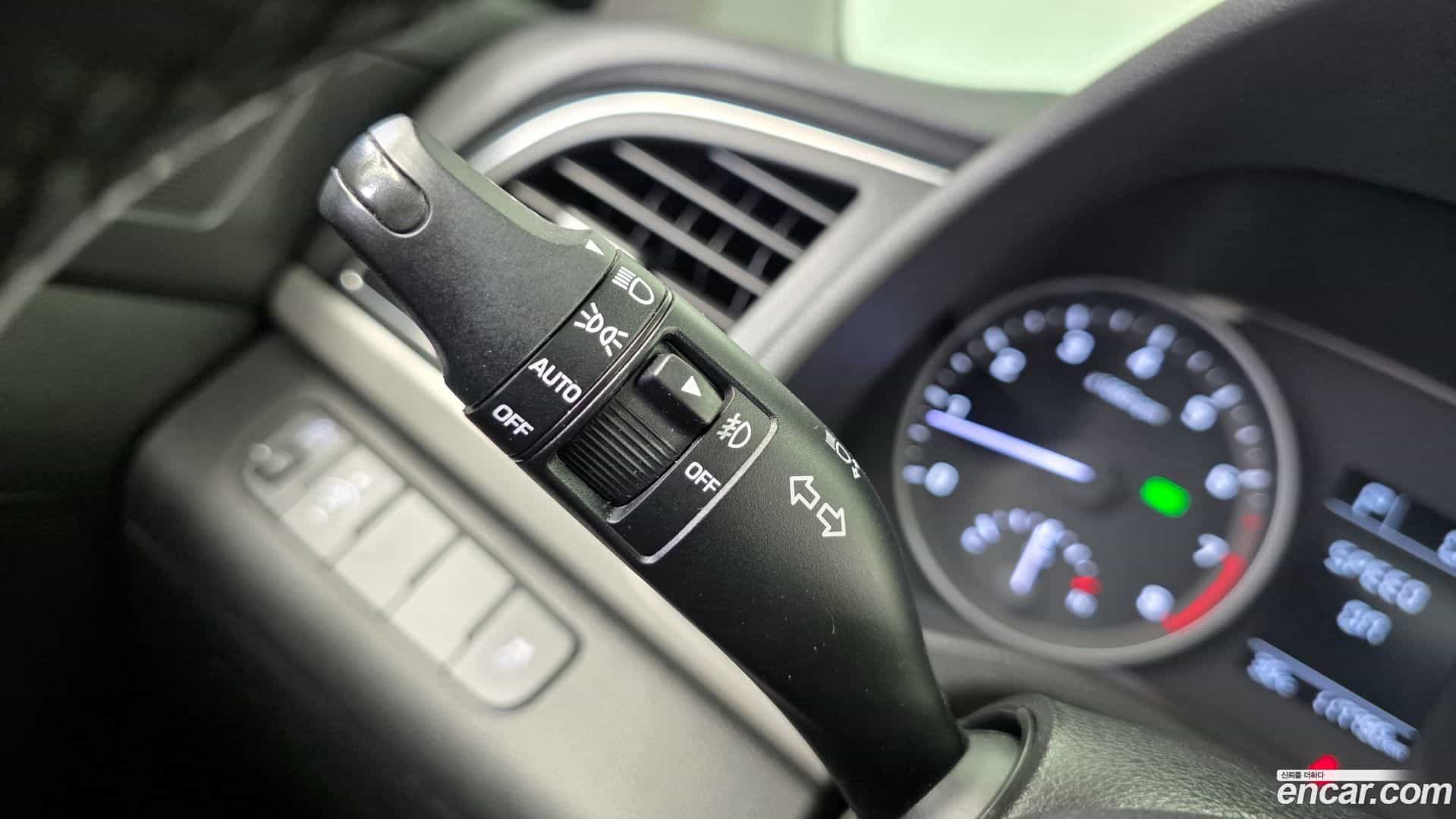 AVANTE Hyundai 2017.8-OPTION-022