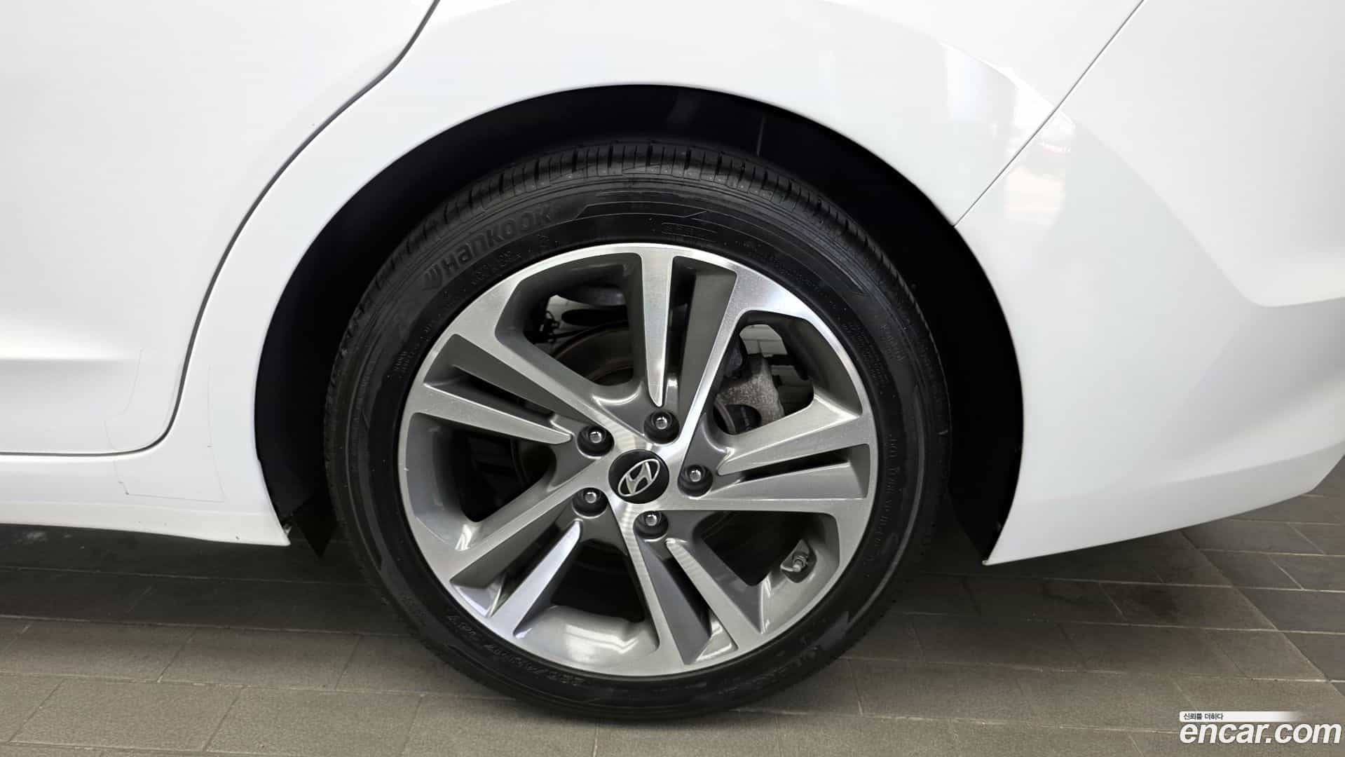 AVANTE Hyundai 2017.8-OUTER-031