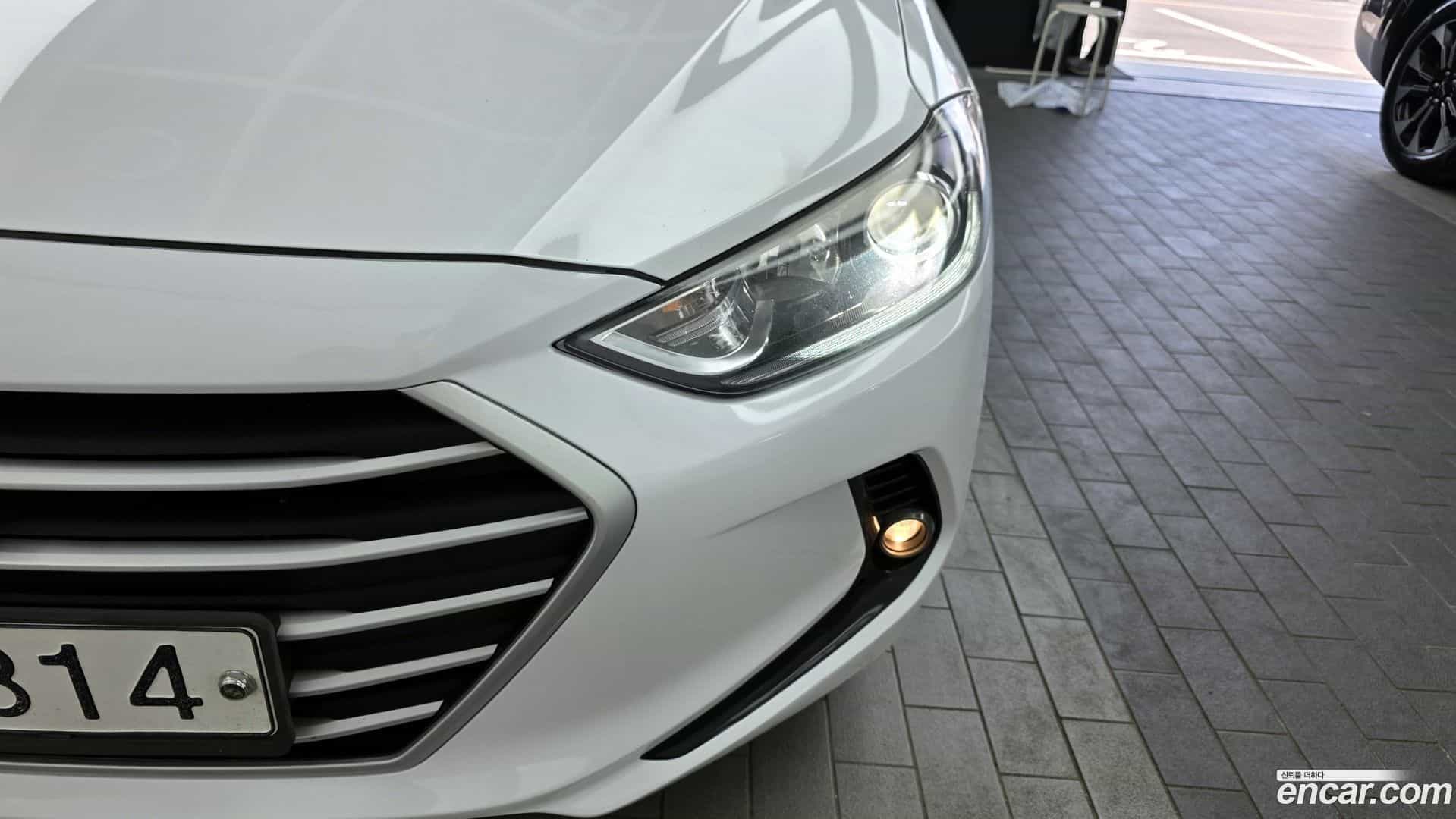 AVANTE Hyundai 2017.8-OUTER-032