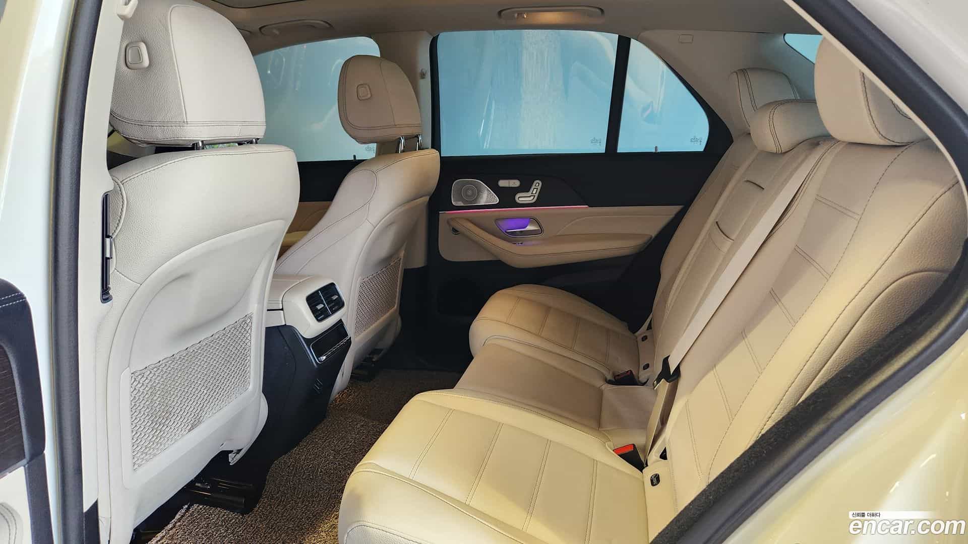 GLE-Class Mercedes-Benz 2022.9-INNER-010