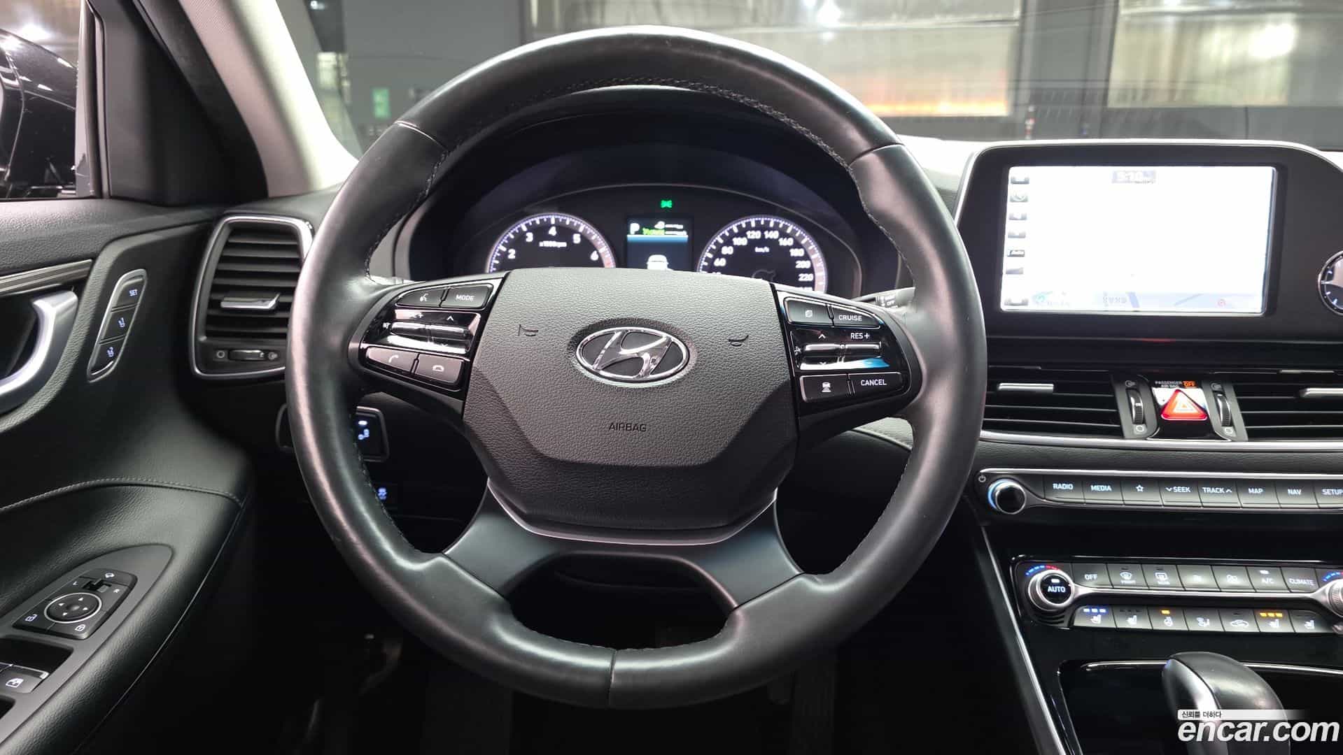 Grandeur Hyundai 2018.0-OPTION-017