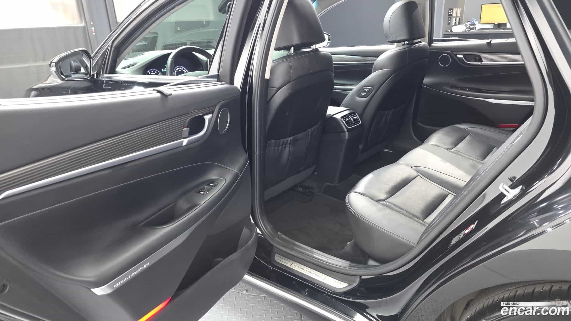 Grandeur Hyundai 2018.0-INNER-036