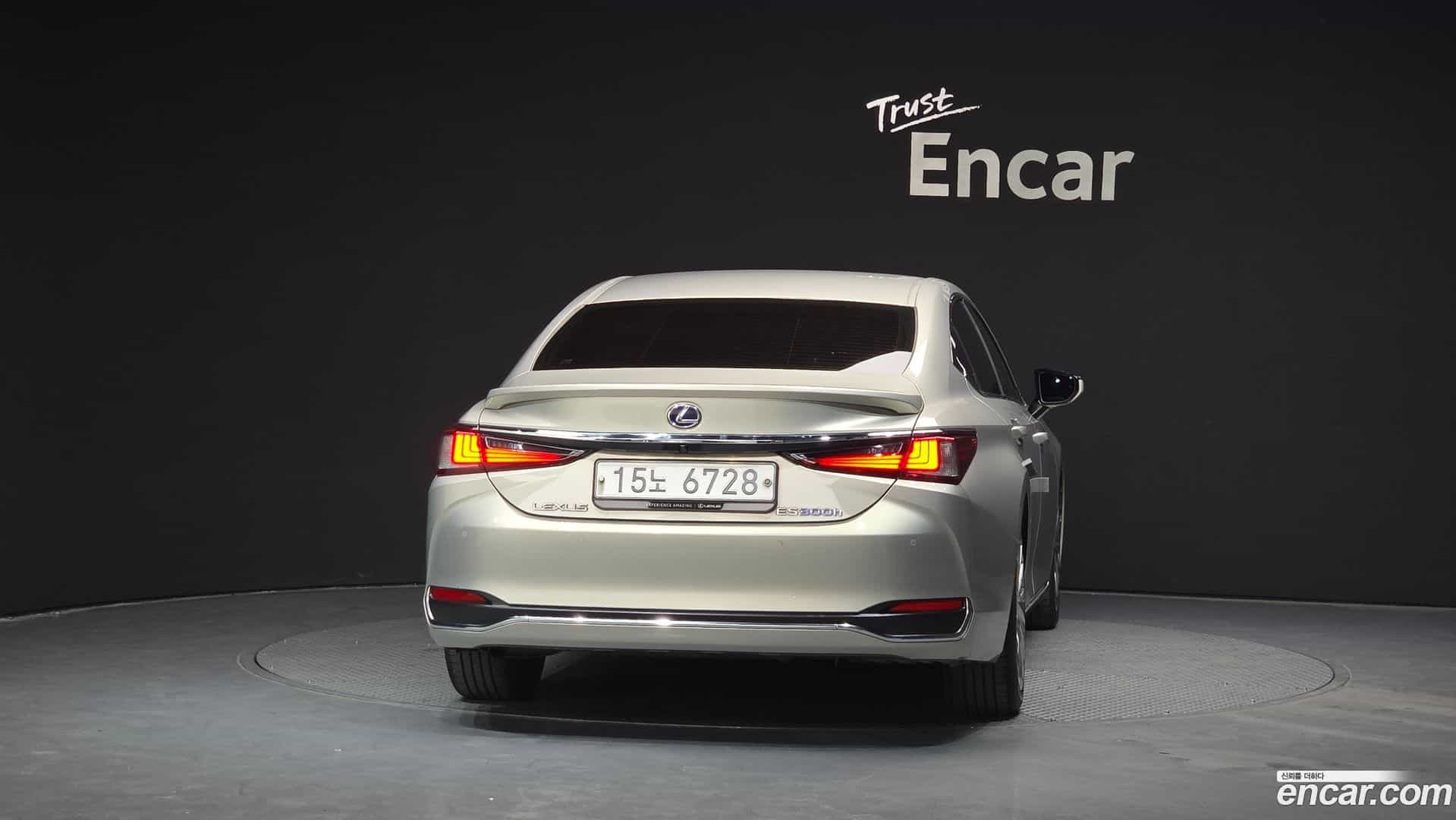 ES Lexus 2019.3-OUTER-004