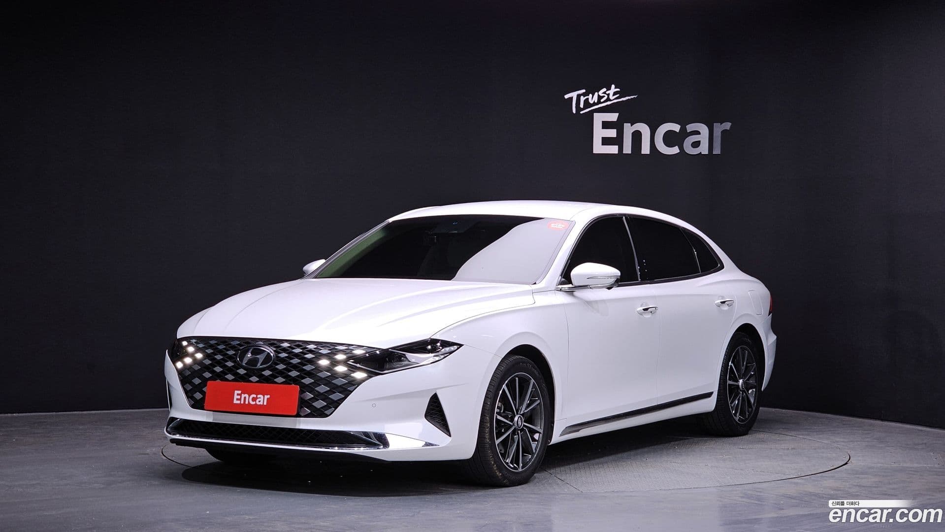 Main__Slider__Photo:Grandeur Hyundai 2022.3-0