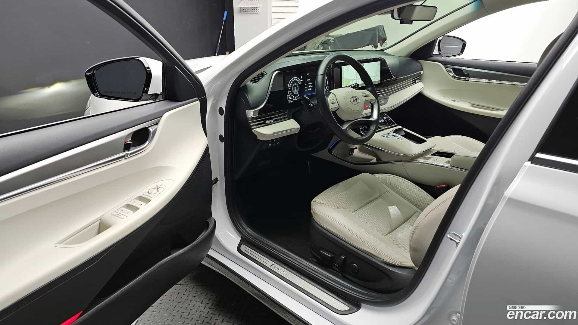 Grandeur Hyundai 2022.3-INNER-010