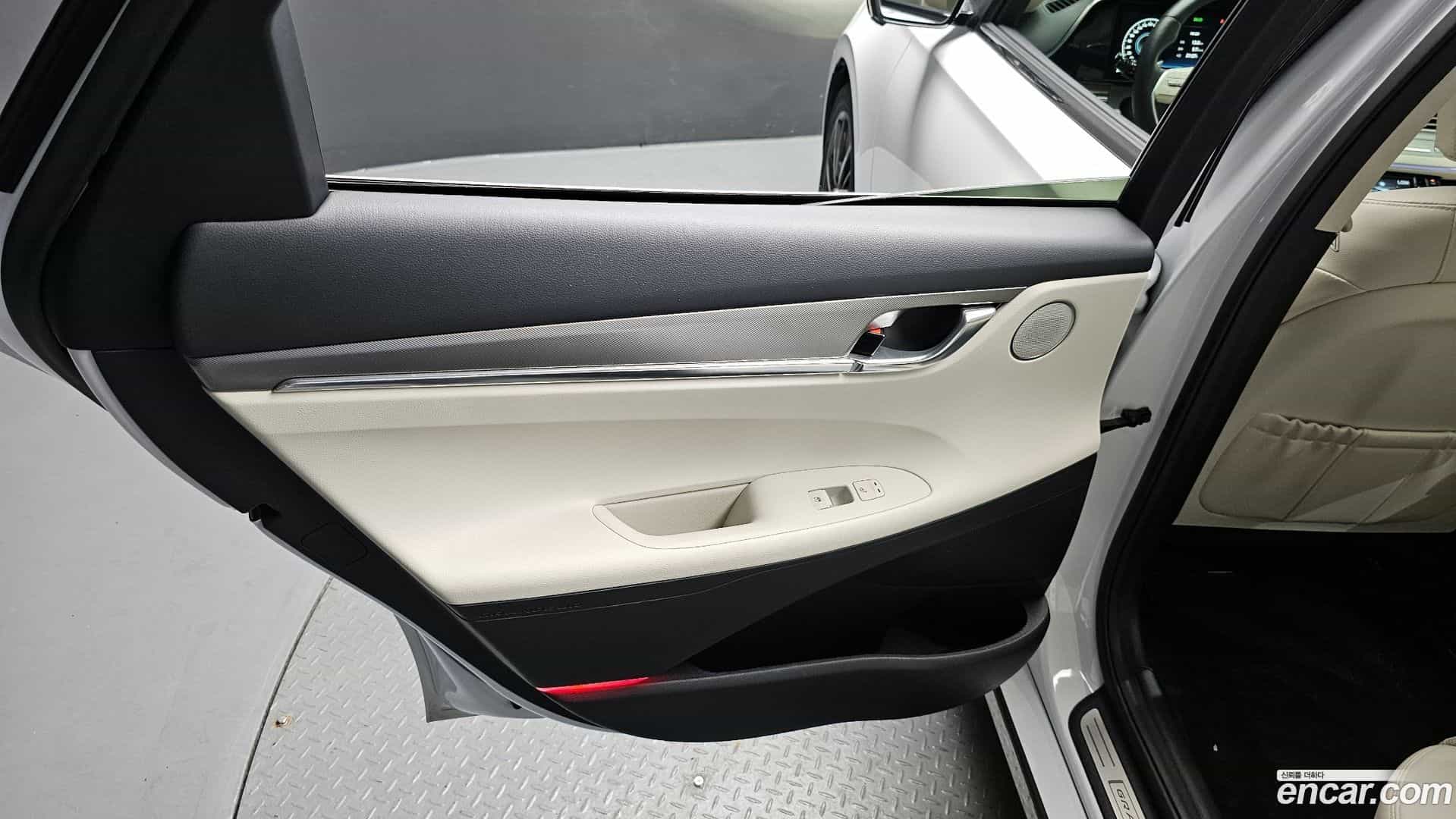 Grandeur Hyundai 2022.3-INNER-035
