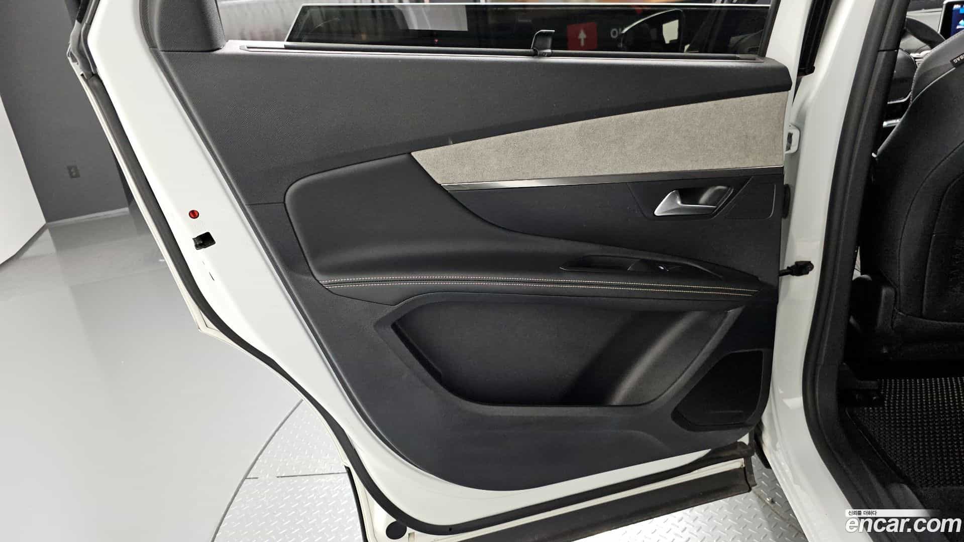 5008 Peugeot 2022.11-INNER-035