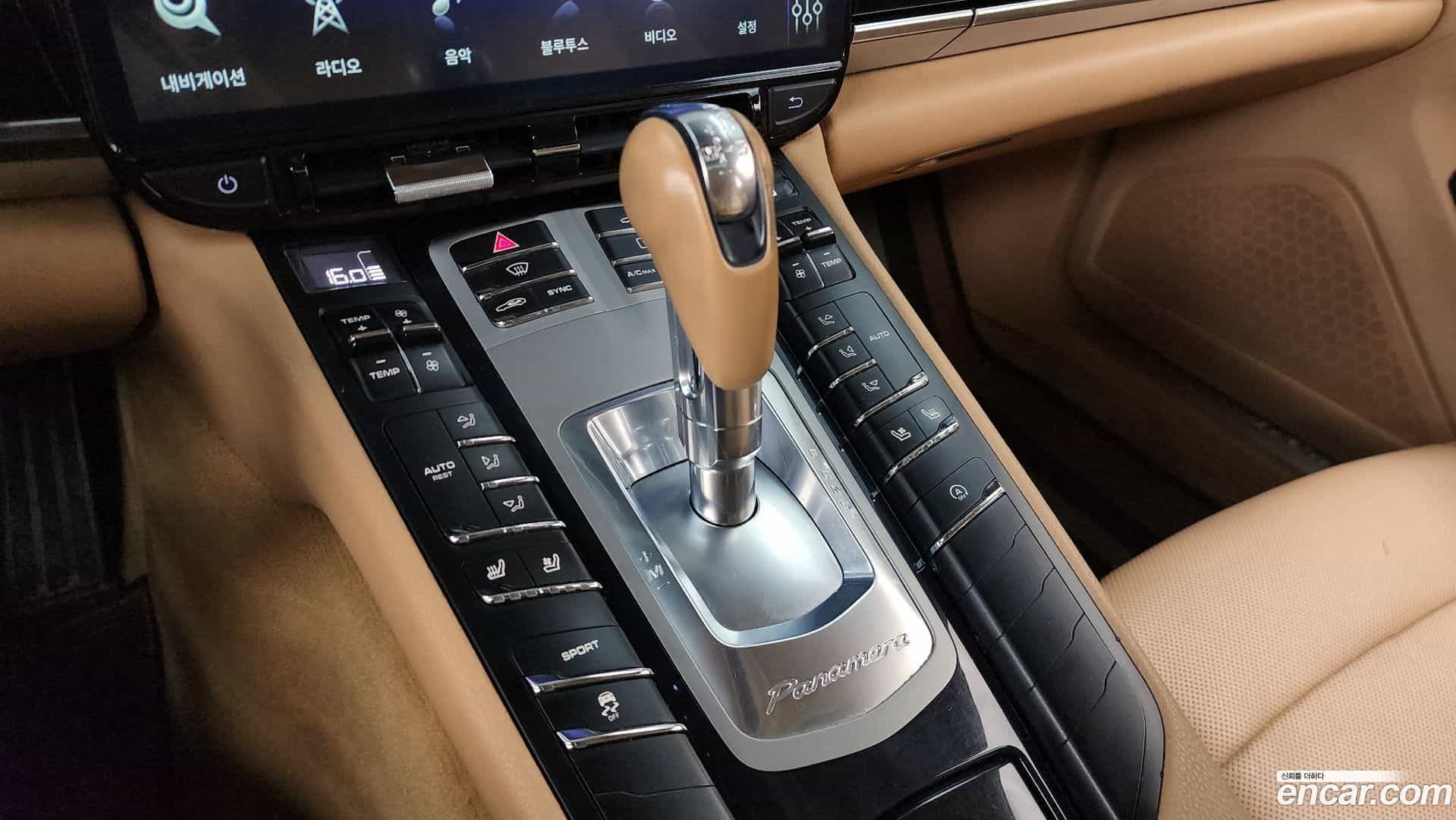 Panamera Porsche 2013.10-INNER-009