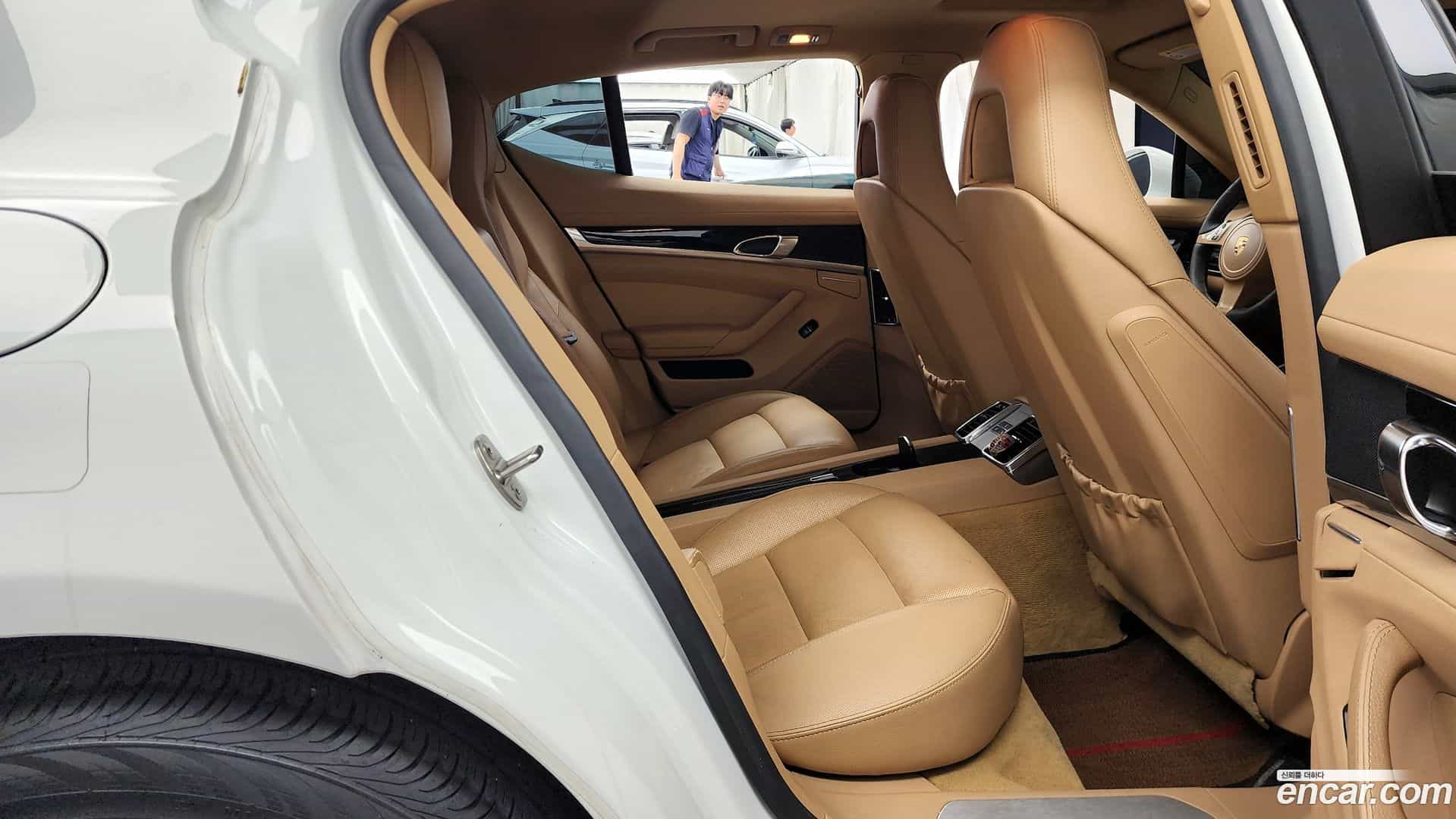 Panamera Porsche 2013.10-OPTION-016