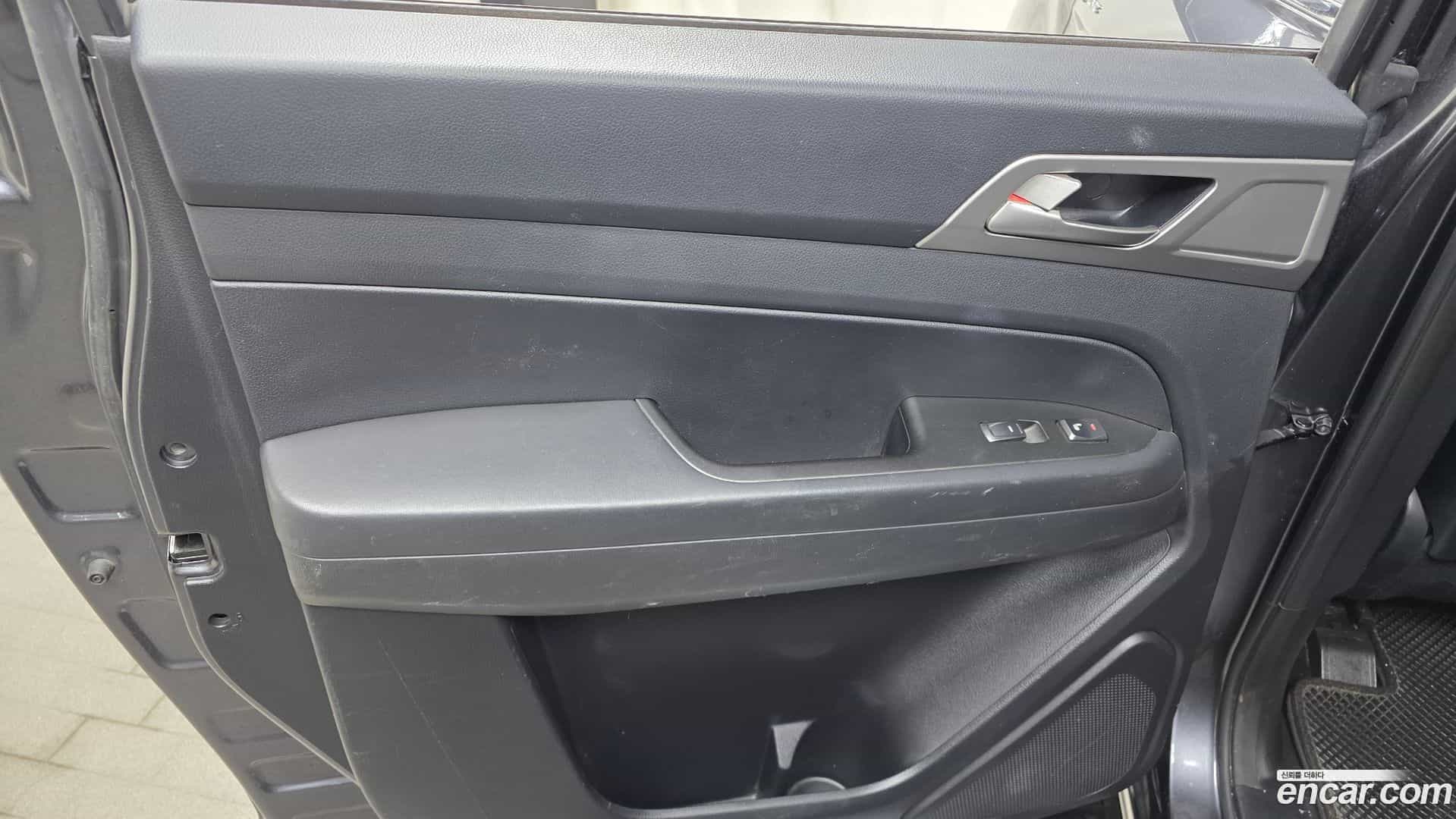 Rexton KG Mobility 2019.8-INNER-035
