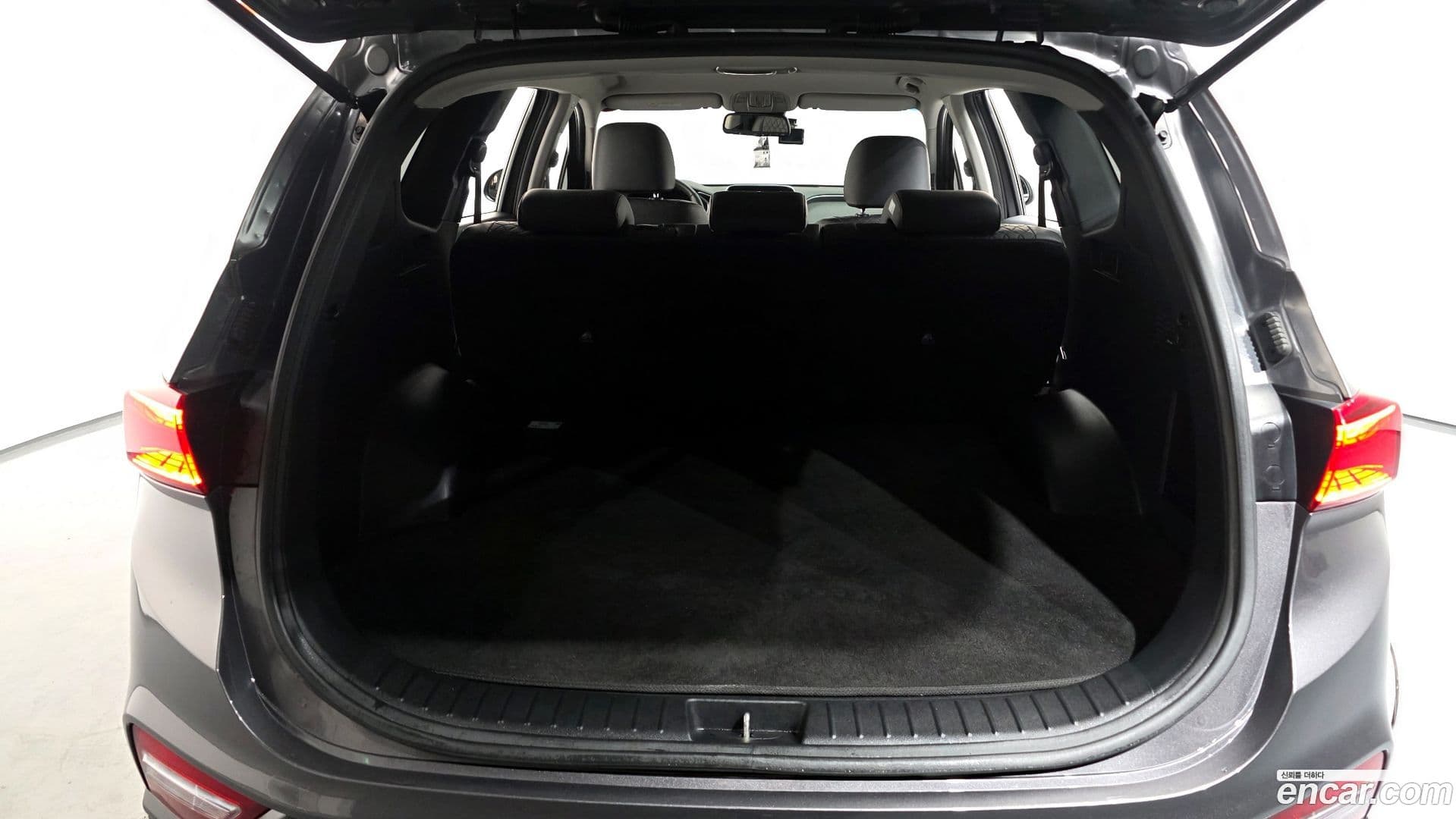 Main__Slider__Photo:Santafe Hyundai 2019.4-19