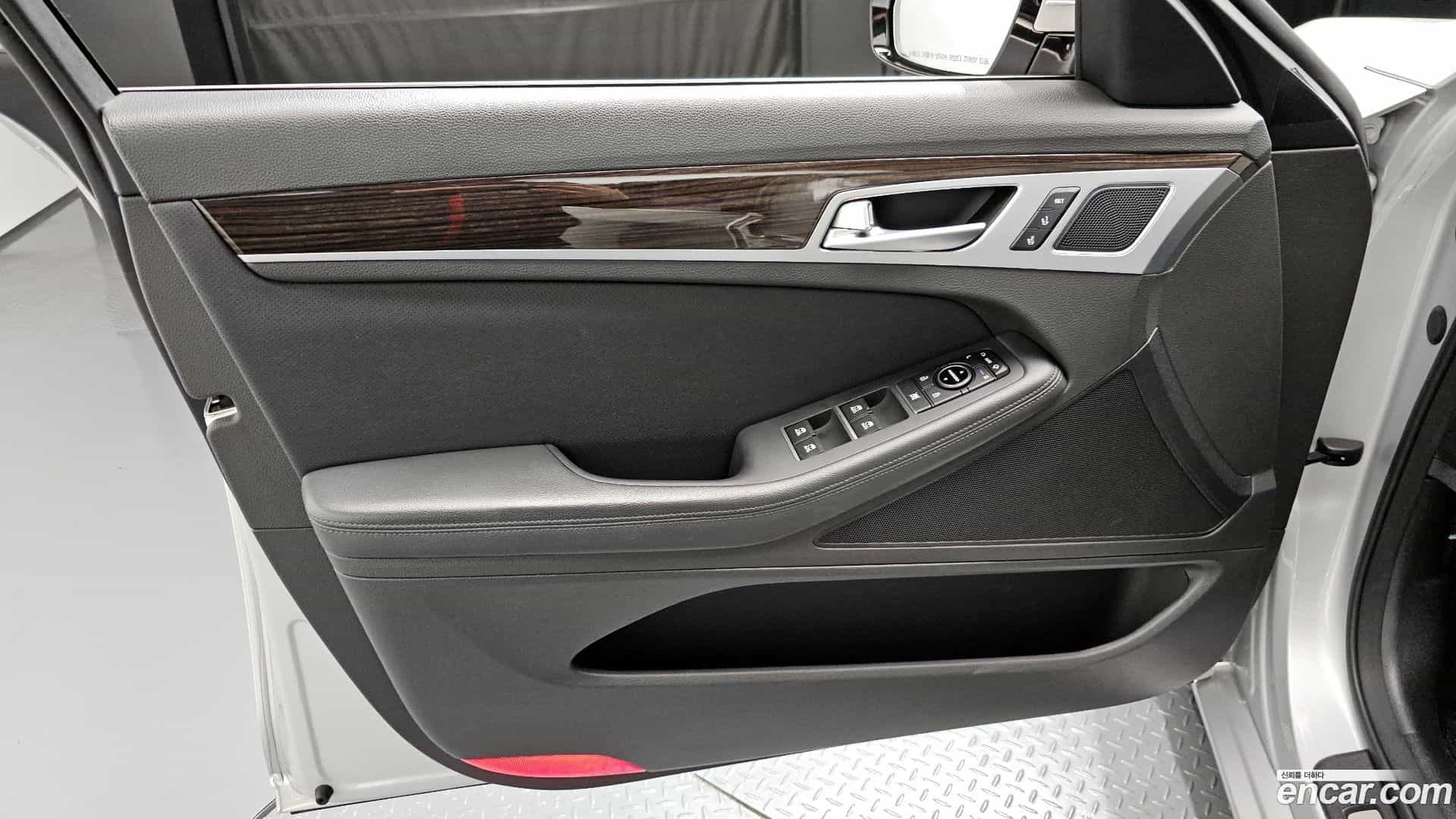 G80 Genesis 2017.10-INNER-034