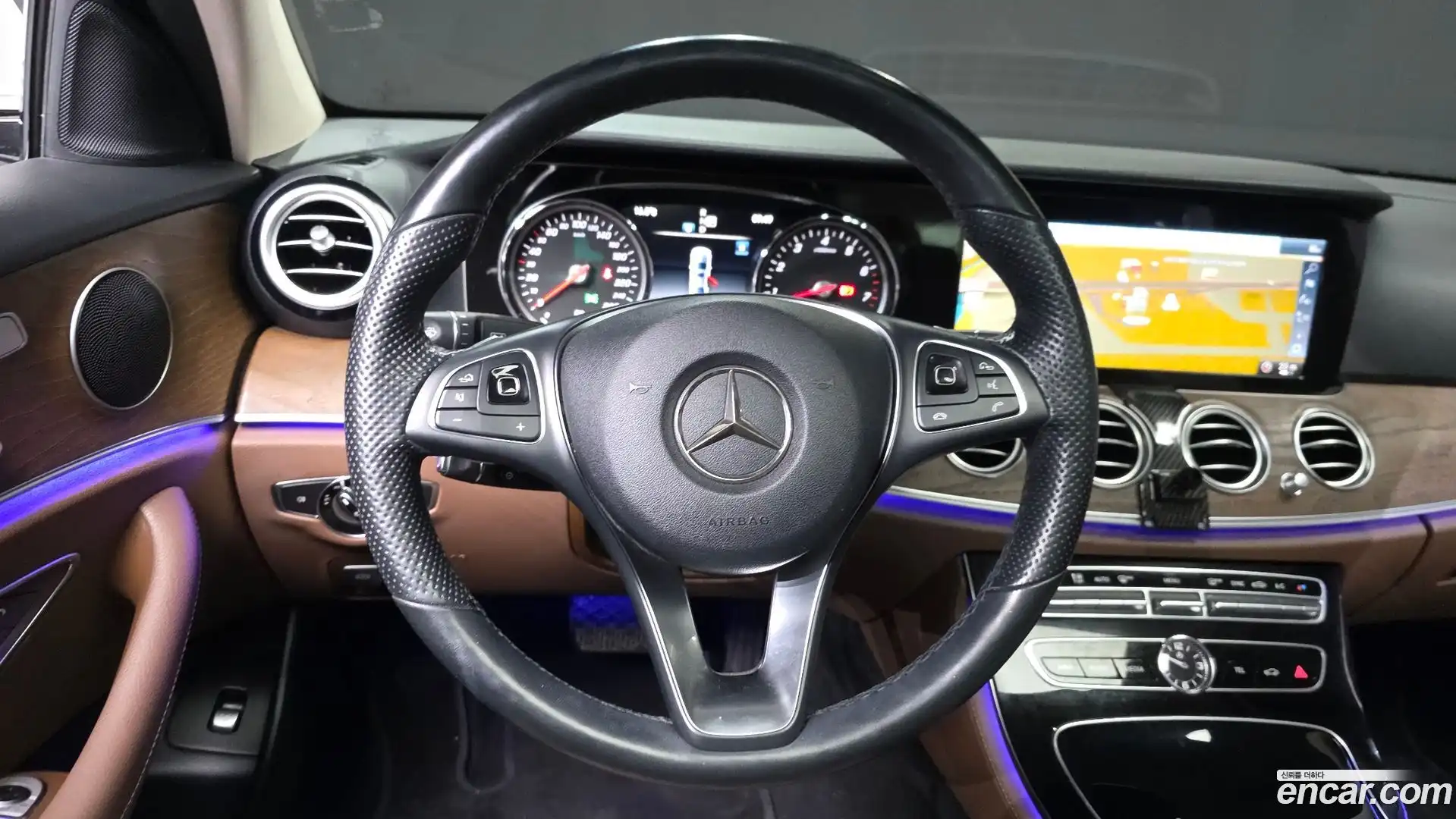 E-Class Mercedes-Benz 2017.9-OPTION-017