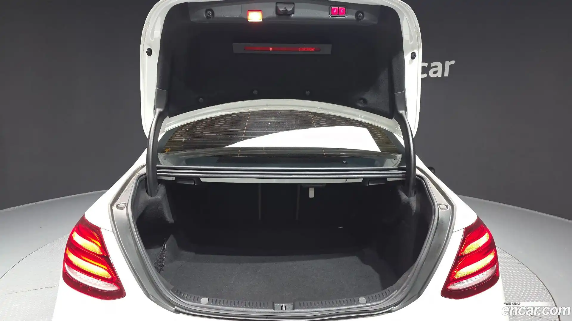 E-Class Mercedes-Benz 2017.9-OPTION-024