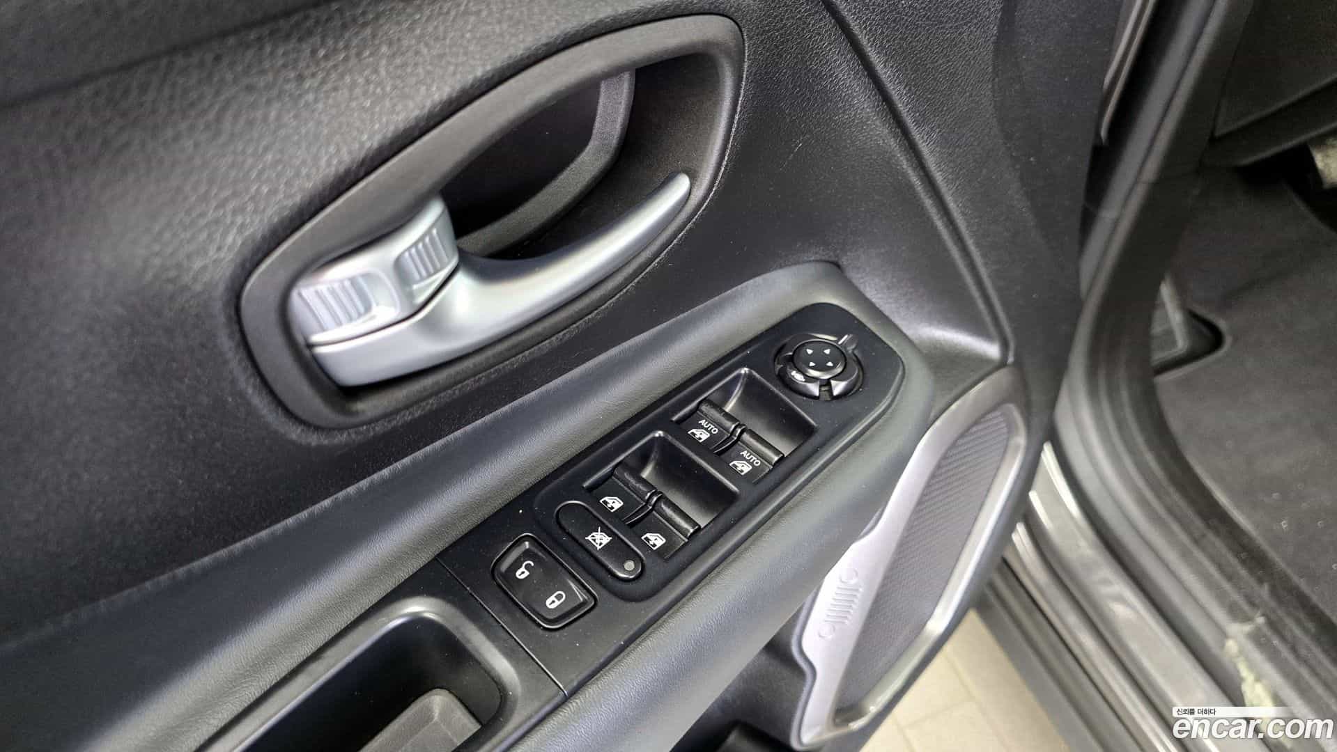 Renegade Jeep 2018.11-OPTION-046