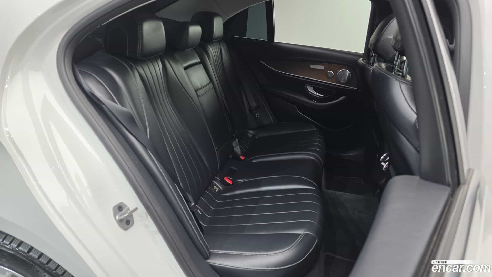 E-Class Mercedes-Benz 2018.7-OPTION-015
