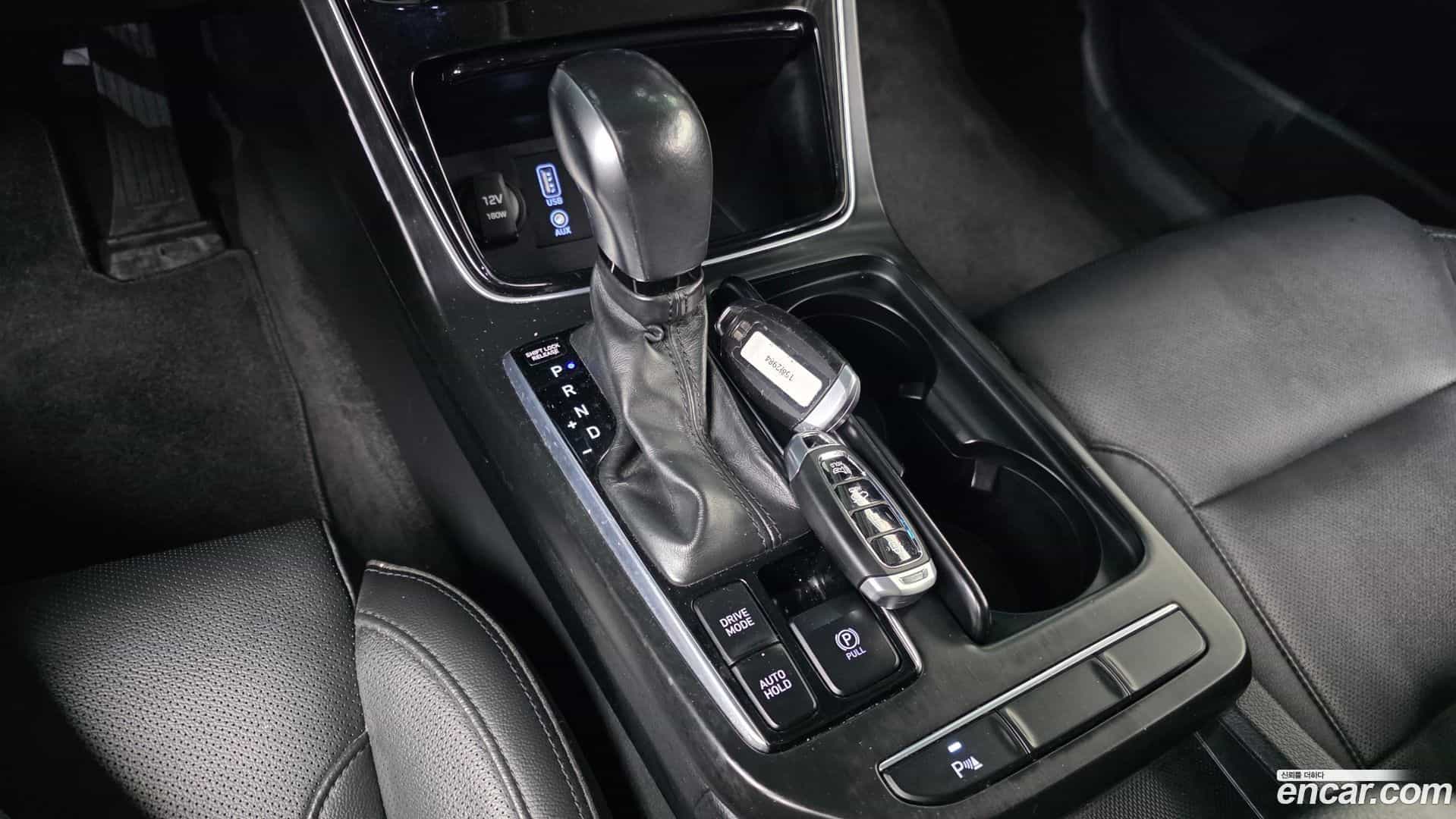 Grandeur Hyundai 2017.1-INNER-009