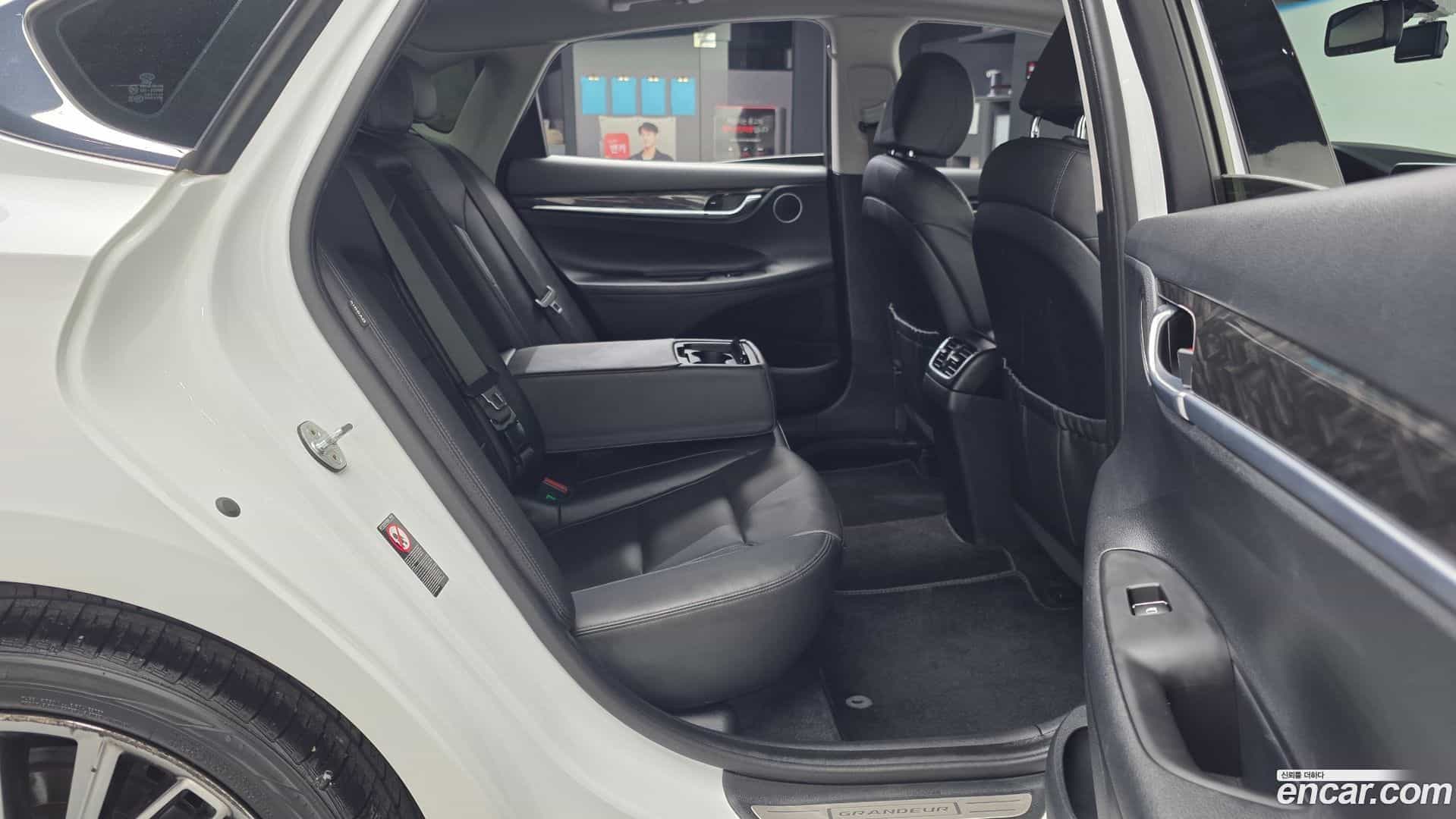 Grandeur Hyundai 2017.1-OPTION-016