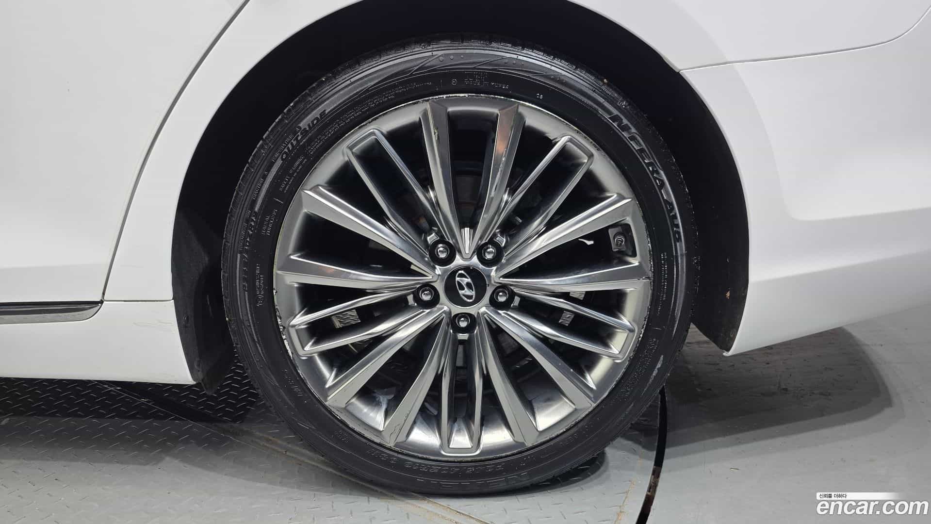 Grandeur Hyundai 2017.1-OUTER-031