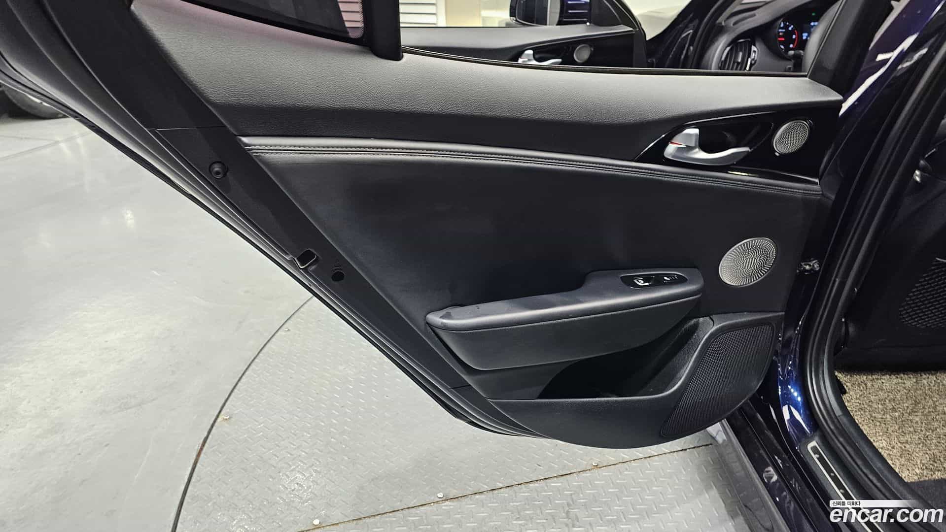 Stinger Kia 2017.10-INNER-035