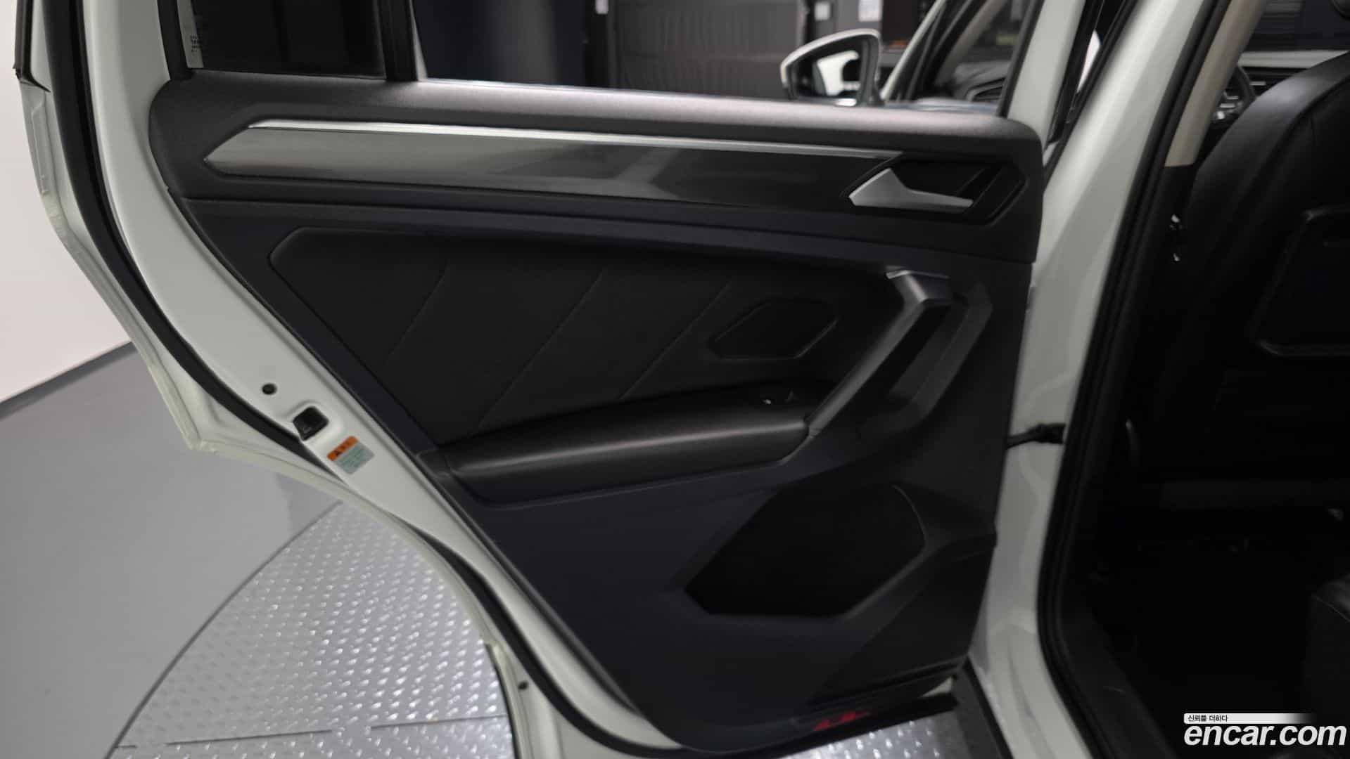 Tiguan Volkswagen 2020.1-INNER-035