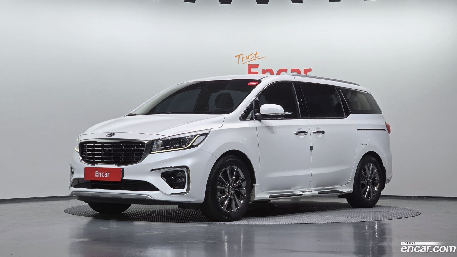 Main__Slider__Photo:Canival Kia 2019.6-0