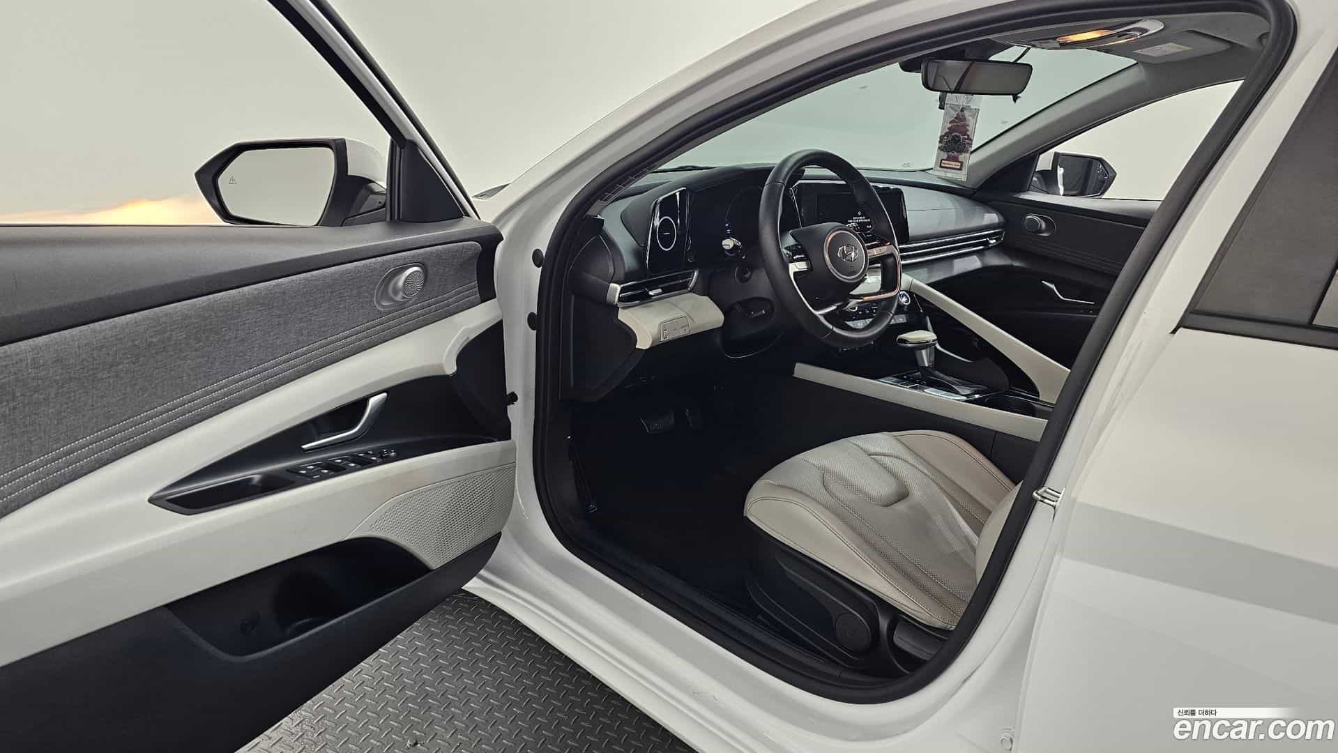 AVANTE Hyundai 2021.0-INNER-010