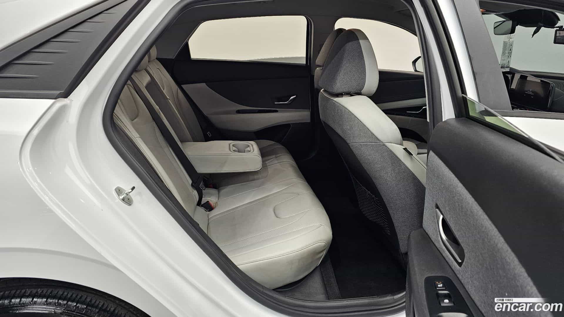 AVANTE Hyundai 2021.0-OPTION-015