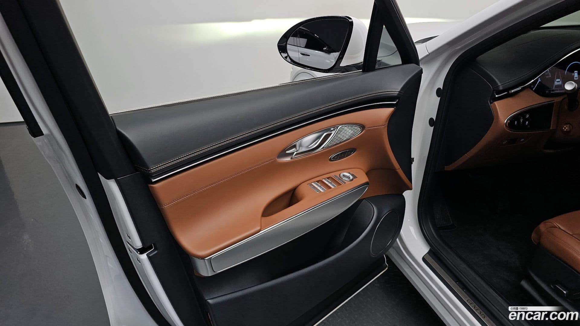 Main__Slider__Photo:GV70 Genesis 2023.2-23
