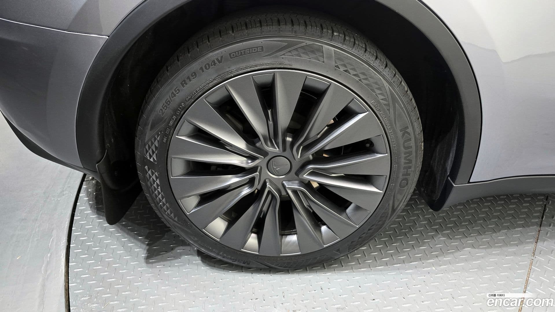 Main__Slider__Photo:Model Y Tesla 2025.1-4