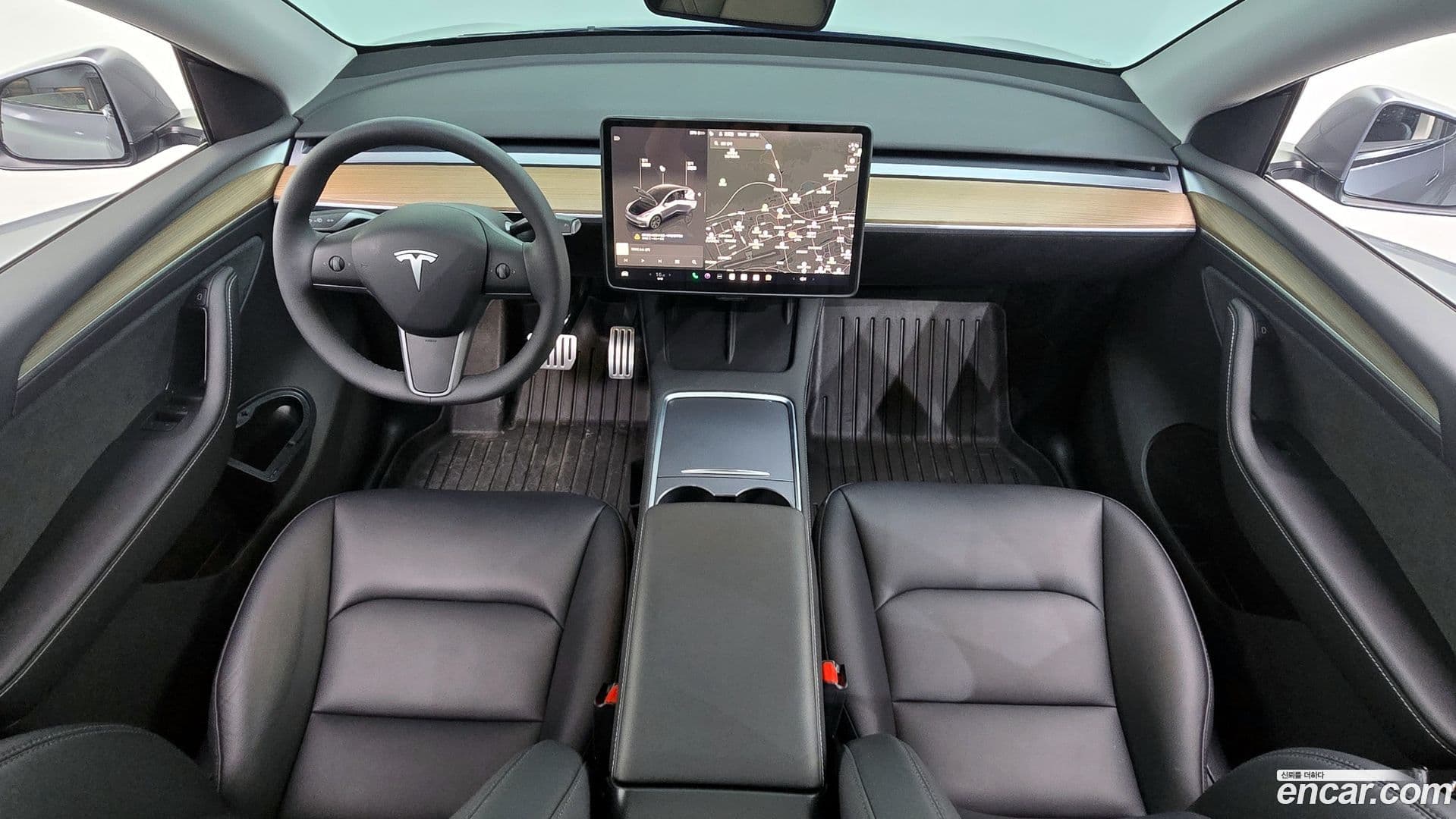 Main__Slider__Photo:Model Y Tesla 2025.1-6