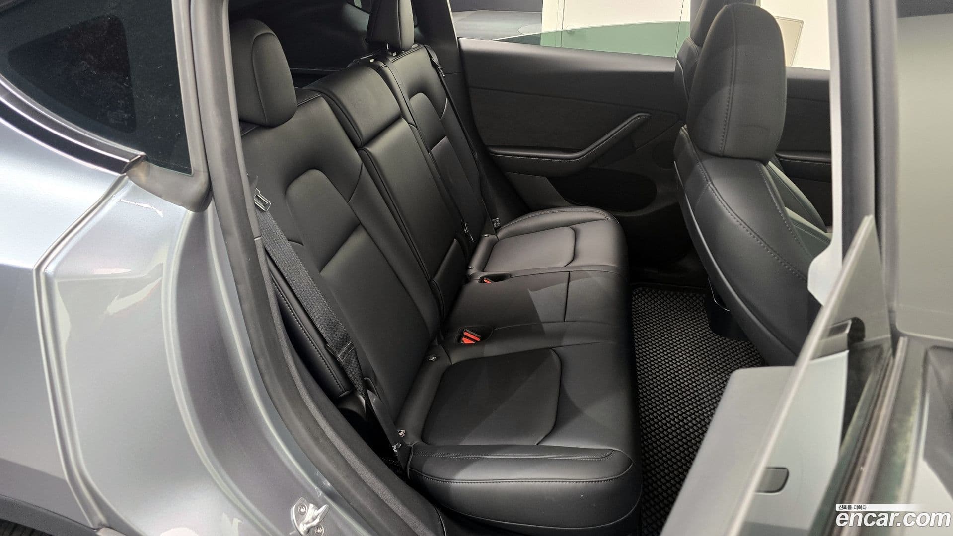Main__Slider__Photo:Model Y Tesla 2025.1-10