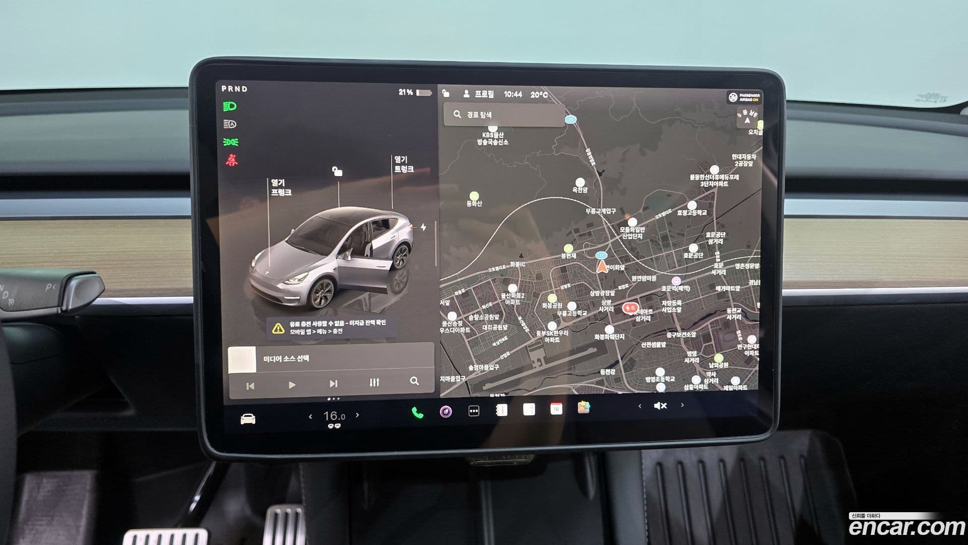 Main__Slider__Photo:Model Y Tesla 2025.1-13